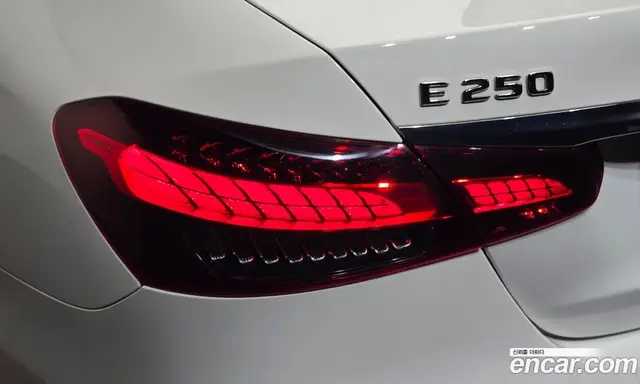 Mercedes-Benz E-Class 2021 2.0 автомат (гидро), миниатюра 6