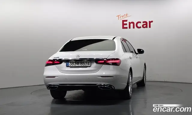 Mercedes-Benz E-Class 2021 2.0 автомат (гидро), миниатюра 4