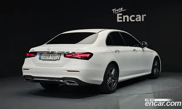 Mercedes-Benz E-Class 2023 2.0 автомат (гидро), миниатюра 2