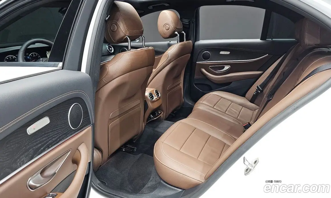 Mercedes-Benz E-Class 2023 2.0 автомат (гидро), фото 11