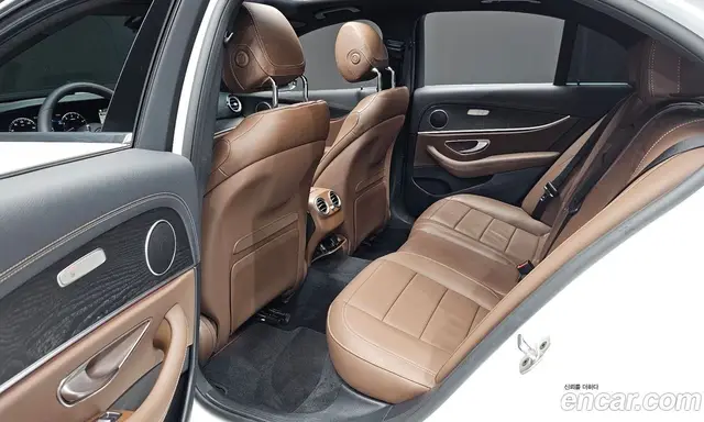 Mercedes-Benz E-Class 2023 2.0 автомат (гидро), миниатюра 11