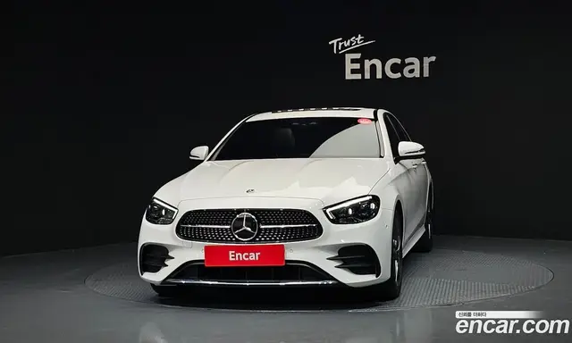 Mercedes-Benz E-Class 2023 2.0 автомат (гидро), миниатюра 3