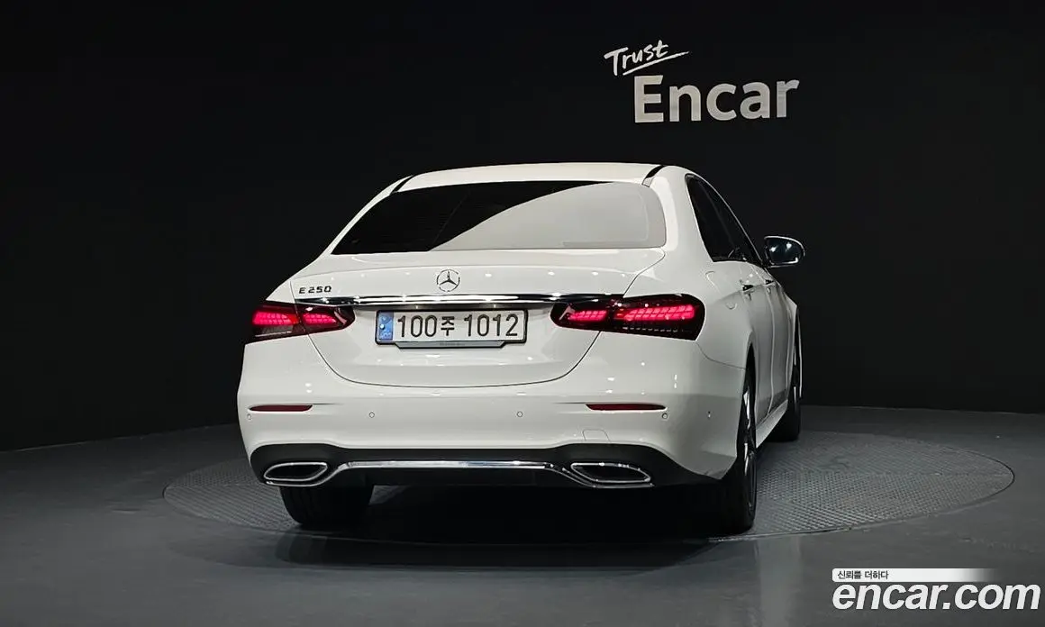 Mercedes-Benz E-Class 2023 2.0 автомат (гидро), фото 4