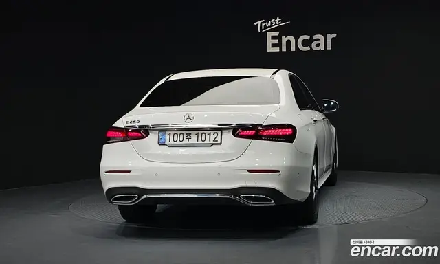 Mercedes-Benz E-Class 2023 2.0 автомат (гидро), миниатюра 4