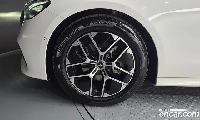 Mercedes-Benz E-Class 2025 2.0 автомат (гидро), миниатюра 5