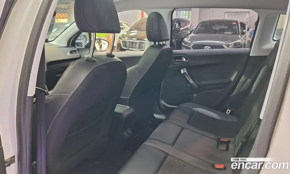 Peugeot 2008 2016 1.6 автомат (гидро), фото 9