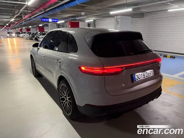 Porsche Cayenne 2023 3.0 автомат (гидро), миниатюра 2