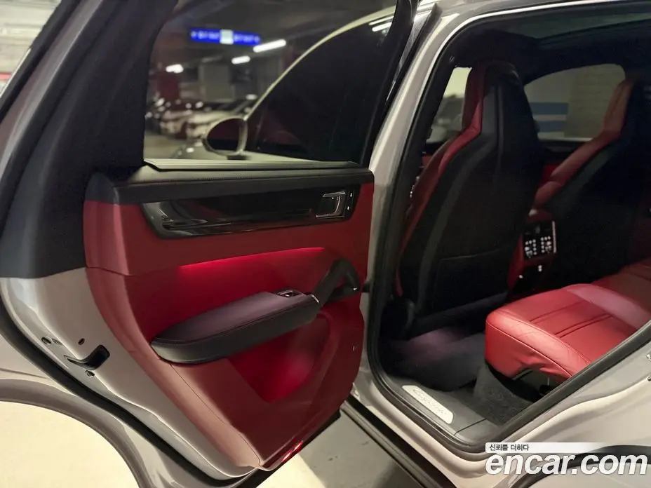 Porsche Cayenne 2023 3.0 автомат (гидро), фото 11