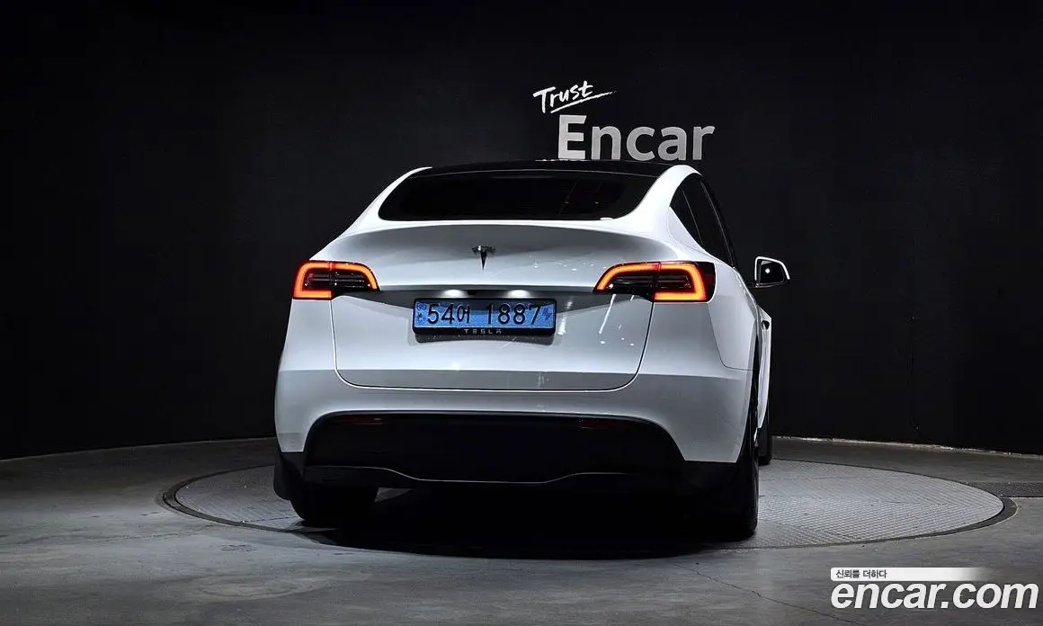 Tesla Model Y 2024 0.2 автомат (гидро), фото 4