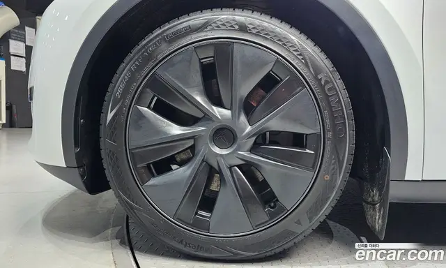 Tesla Model Y 2024 0.2 автомат (гидро), миниатюра 5