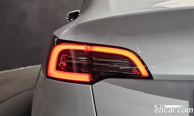 Tesla Model Y 2024 0.2 автомат (гидро), миниатюра 9