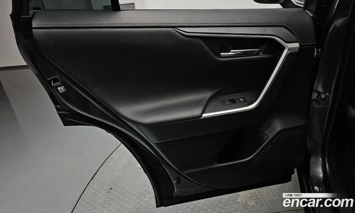 Toyota RAV4 2019 2.5 автомат (гидро), фото 14 Toyota RAV4 2019 2.5 автомат (гидро), фото 14