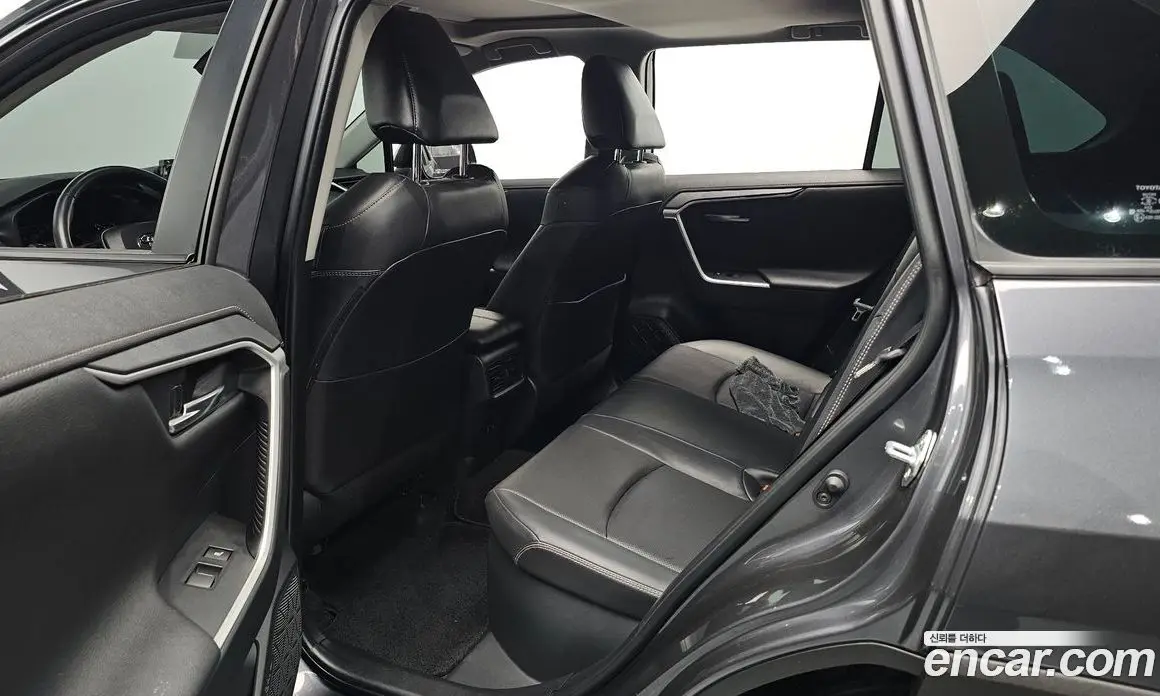 Toyota RAV4 2019 2.5 автомат (гидро), фото 15 Toyota RAV4 2019 2.5 автомат (гидро), фото 15
