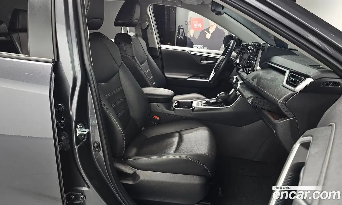 Toyota RAV4 2019 2.5 автомат (гидро), фото 17 Toyota RAV4 2019 2.5 автомат (гидро), фото 17