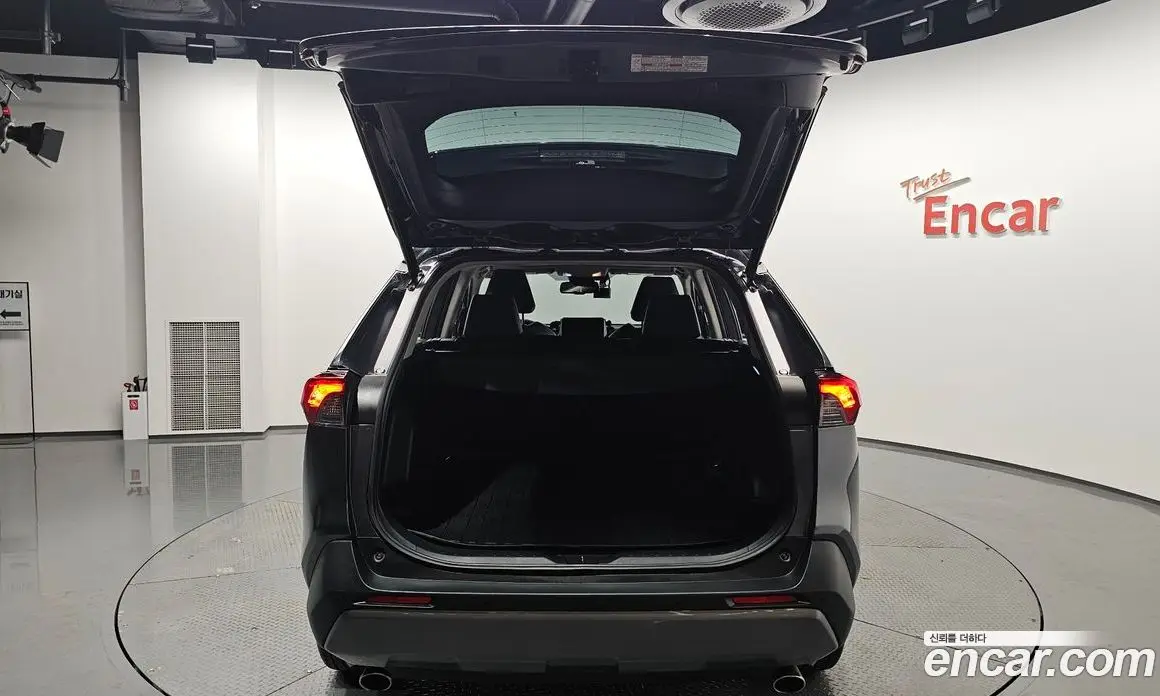Toyota RAV4 2019 2.5 автомат (гидро), фото 32 Toyota RAV4 2019 2.5 автомат (гидро), фото 32
