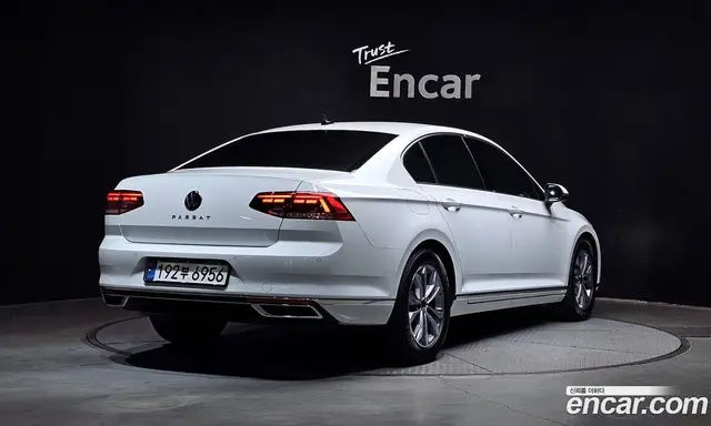 Volkswagen Passat 2022 2.0 автомат (гидро), миниатюра 2