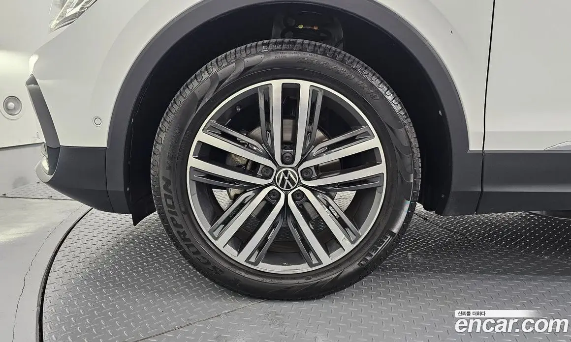 Volkswagen Tiguan 2022 2.0 автомат (гидро), фото 5