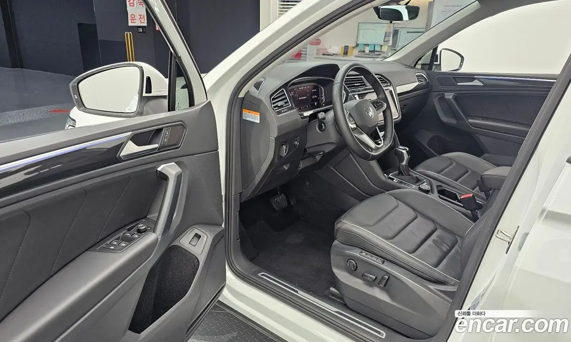 Volkswagen Tiguan 2022 2.0 автомат (гидро), фото 10