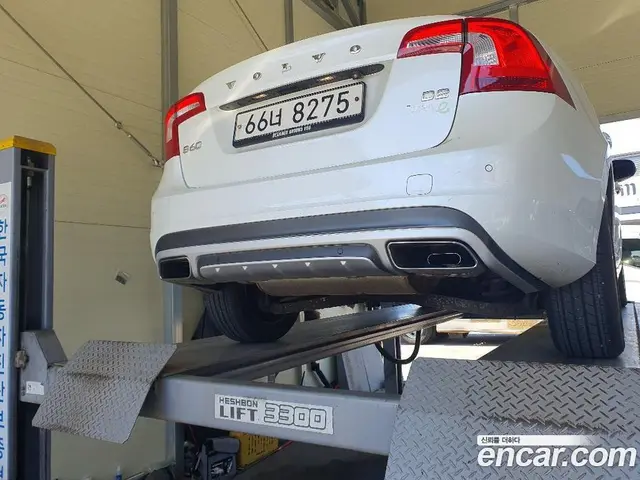 Volvo S60 2014 1.6 автомат (гидро), миниатюра 2