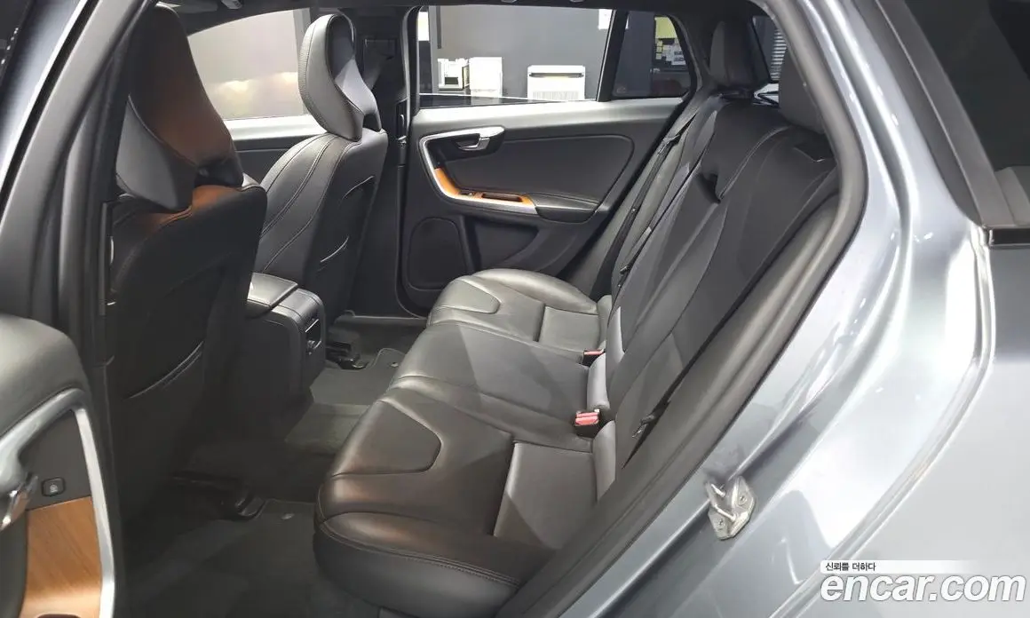 Volvo V60 2017 2.0 автомат (гидро), фото 12
