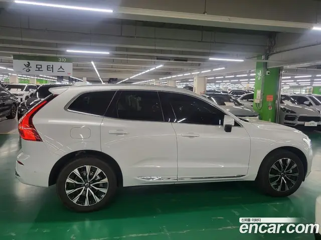 Volvo XC60 2023 2.0 автомат (гидро), миниатюра 2