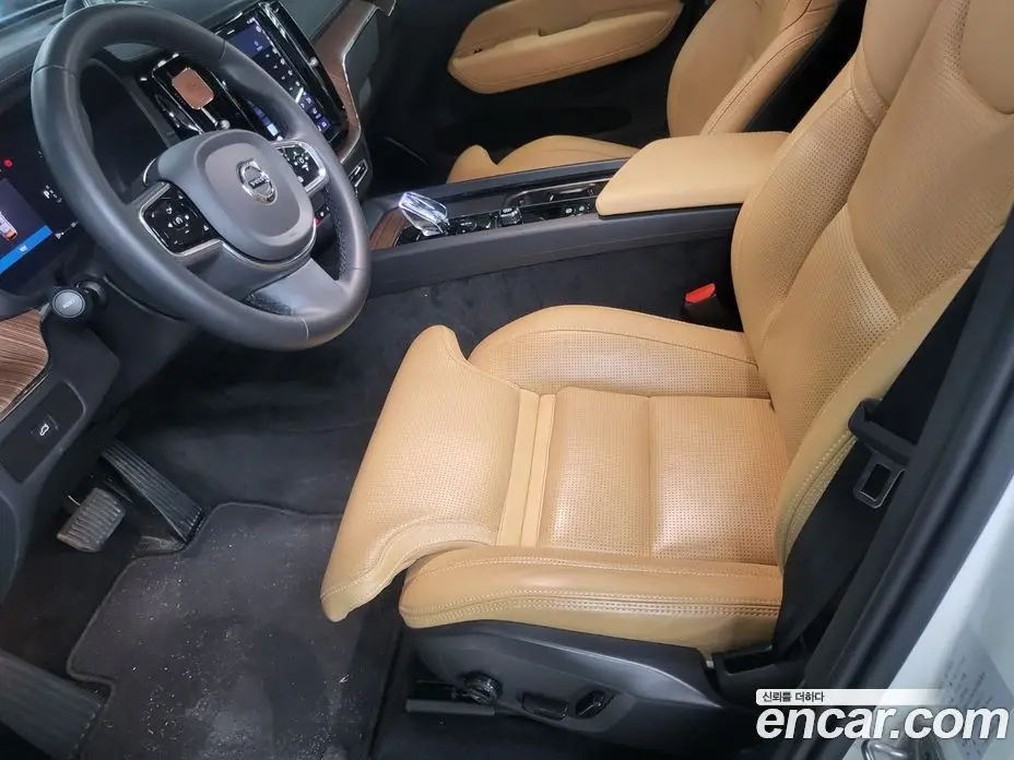 Volvo XC60 2023 2.0 автомат (гидро), фото 12
