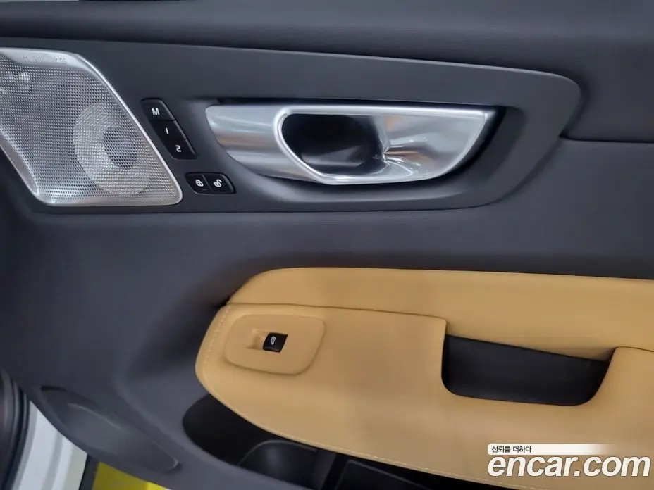 Volvo XC60 2023 2.0 автомат (гидро), фото 15
