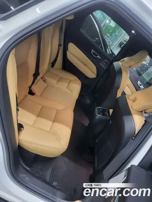 Volvo XC60 2023 2.0 автомат (гидро), фото 17