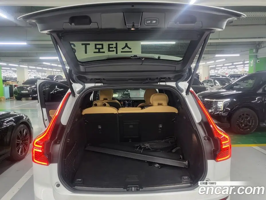 Volvo XC60 2023 2.0 автомат (гидро), фото 18