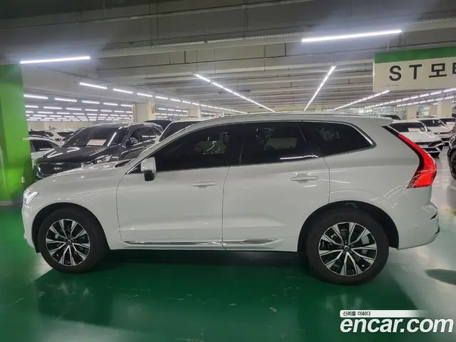 Volvo XC60 2023 2.0 автомат (гидро), миниатюра 3