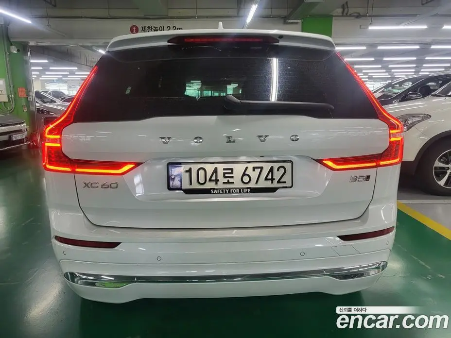Volvo XC60 2023 2.0 автомат (гидро), фото 4
