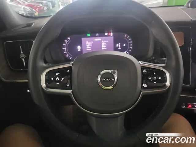 Volvo XC60 2023 2.0 автомат (гидро), миниатюра 6