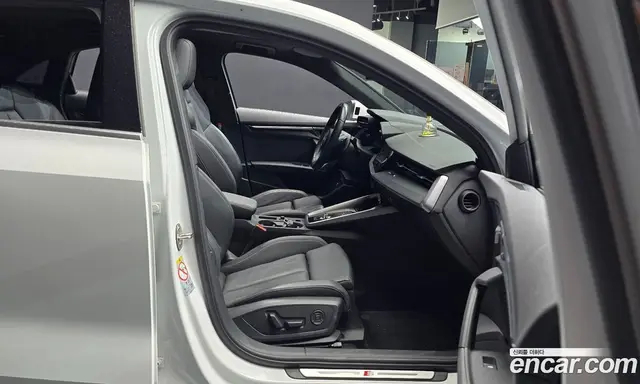 Audi A3 2023 2.0 автомат (гидро), миниатюра 11