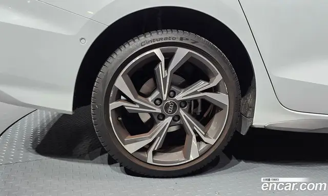 Audi A3 2023 2.0 автомат (гидро), миниатюра 5