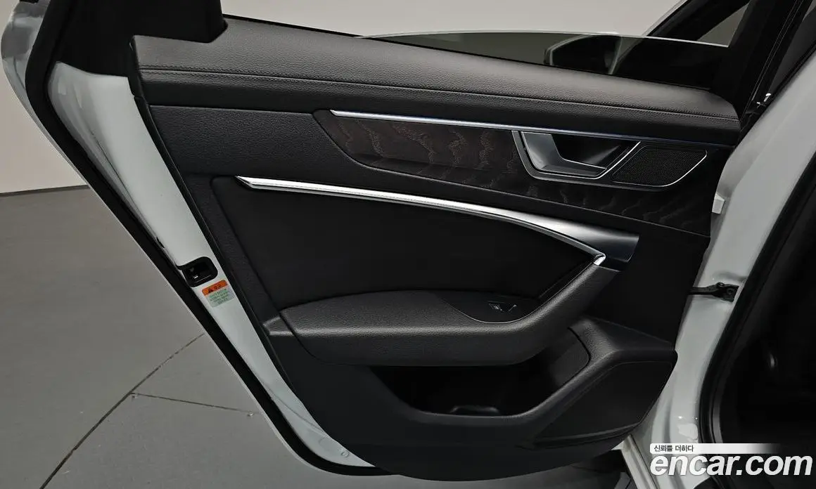 Audi A6 2023 2.0 автомат (гидро), фото 14