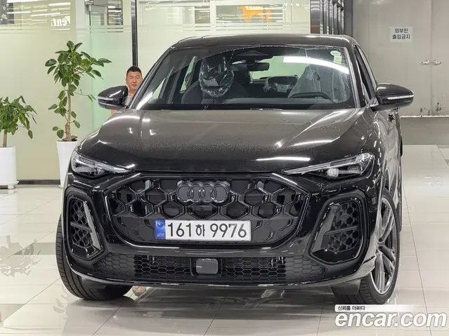Audi Q5, 2025, 15 км