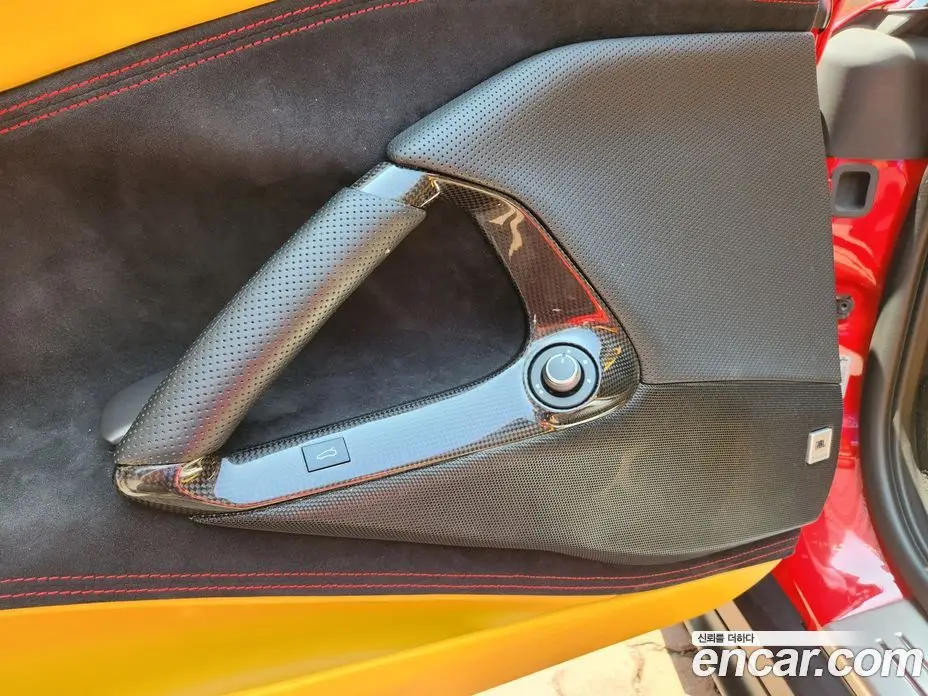 Ferrari 812 2018 6.5 автомат (гидро), фото 16