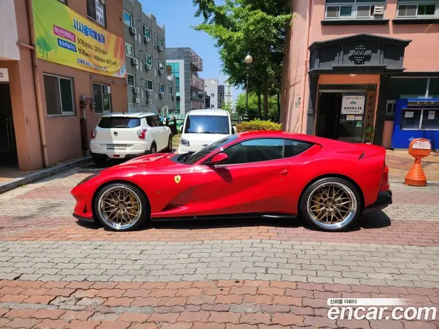 Ferrari 812 2018 6.5 автомат (гидро), миниатюра 4