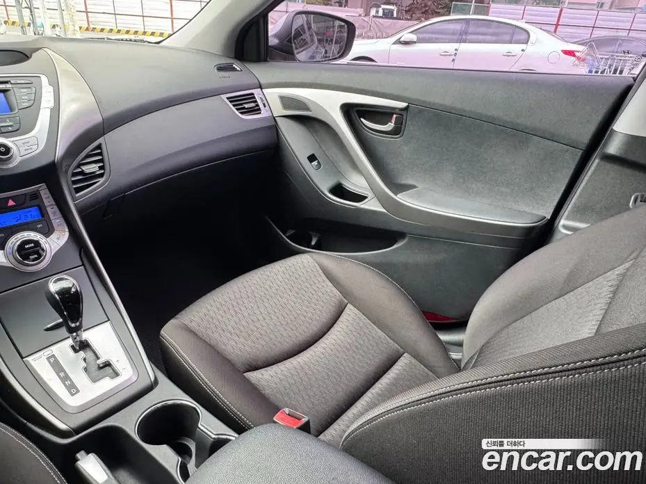 Hyundai Avante 2012 1.6 автомат (гидро), фото 19