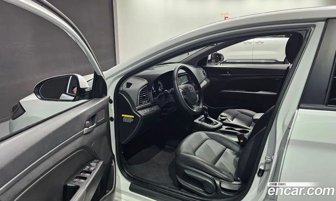 Hyundai Avante 2017 1.6 автомат (гидро), фото 13