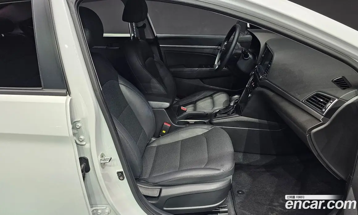 Hyundai Avante 2017 1.6 автомат (гидро), фото 16