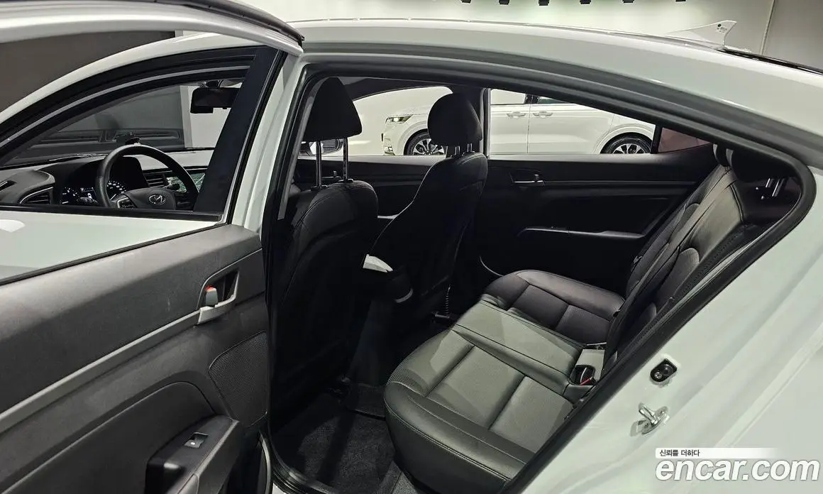 Hyundai Avante 2017 1.6 автомат (гидро), фото 17