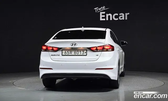 Hyundai Avante 2017 1.6 автомат (гидро), миниатюра 4