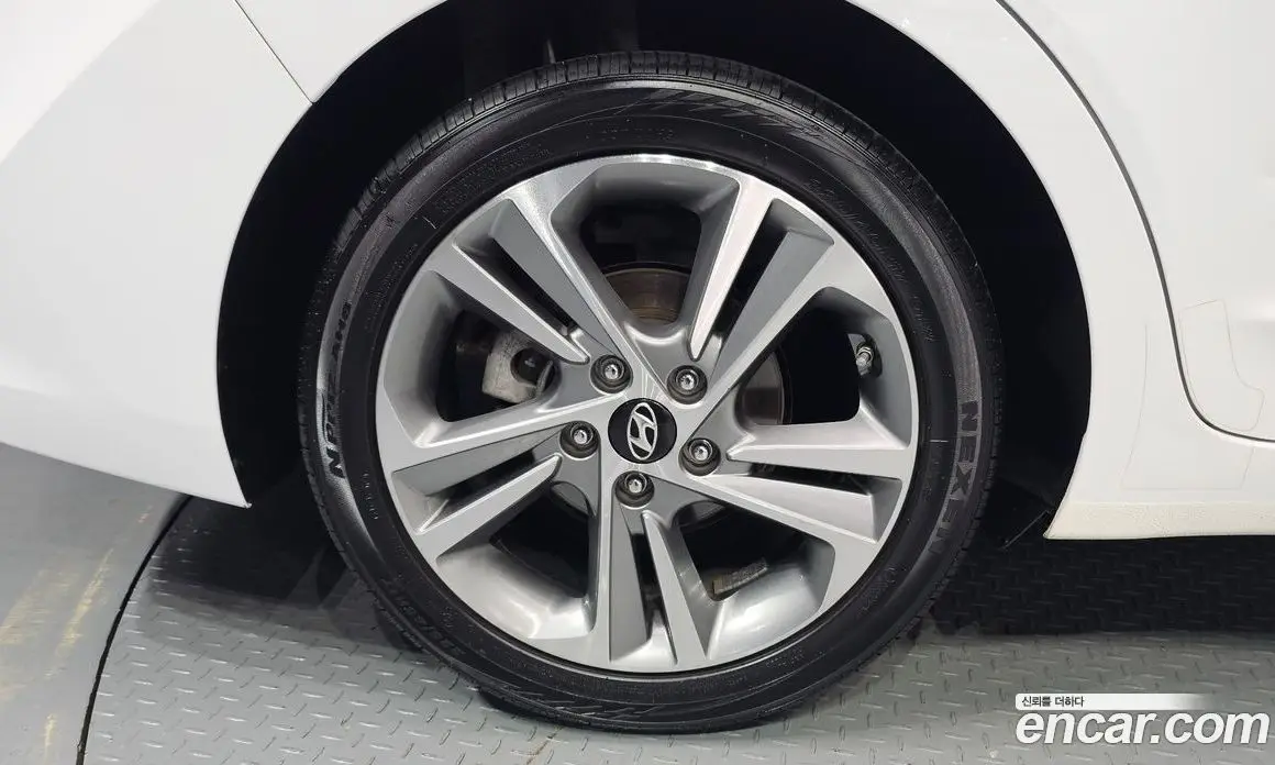 Hyundai Avante 2017 1.6 автомат (гидро), фото 5