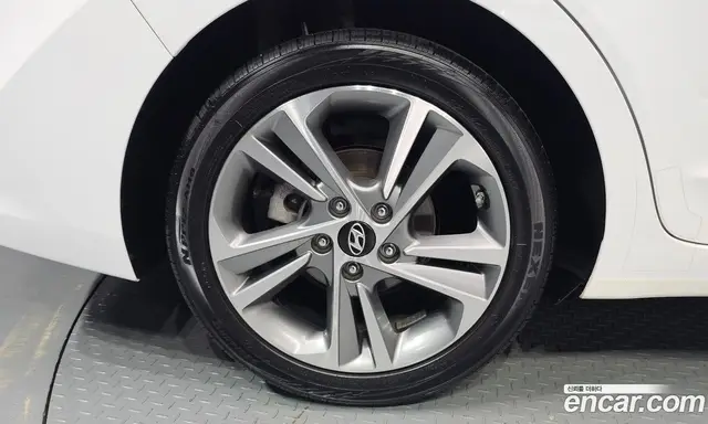 Hyundai Avante 2017 1.6 автомат (гидро), миниатюра 5