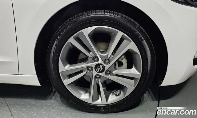 Hyundai Avante 2017 1.6 автомат (гидро), миниатюра 7