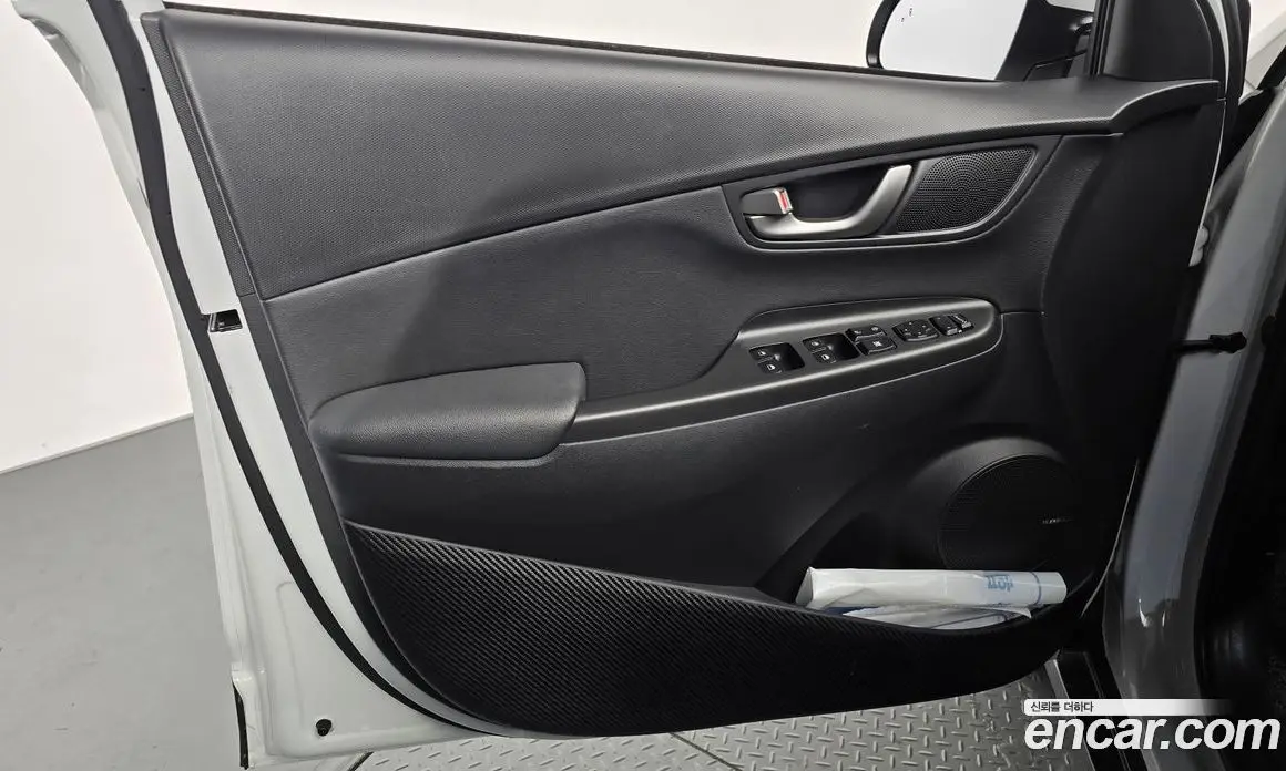 Hyundai Kona 2019 1.6 автомат (гидро), фото 14