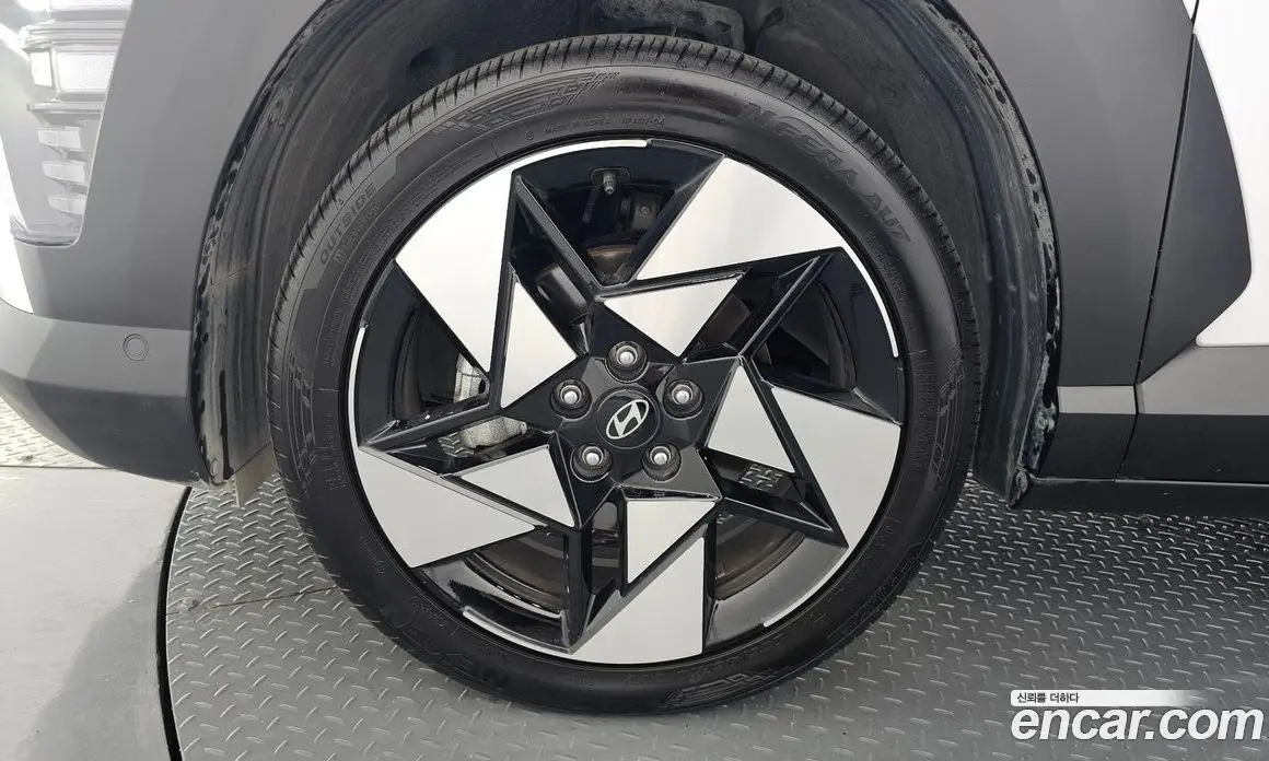 Hyundai Kona 2023 1.6 автомат (гидро), фото 5