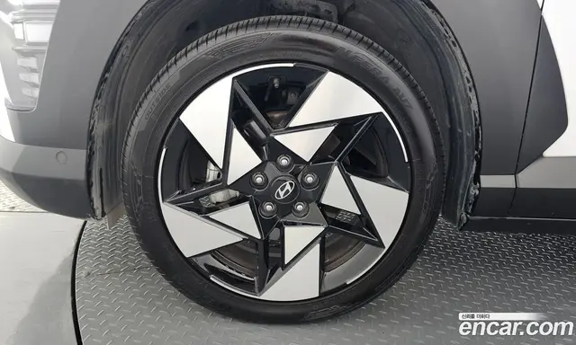 Hyundai Kona 2023 1.6 автомат (гидро), миниатюра 5