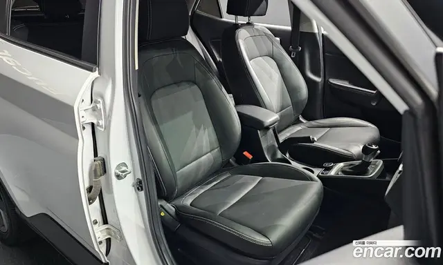 Hyundai Venue 2021 1.6 автомат (гидро), миниатюра 12